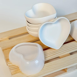 Heart Shaped Silicone Mold for DIY Crafts, Food-Grade Silicone, 8.3x7.1x2.5cm, Ideal for Resin Casting, Candle Making, Soap Making & Baking